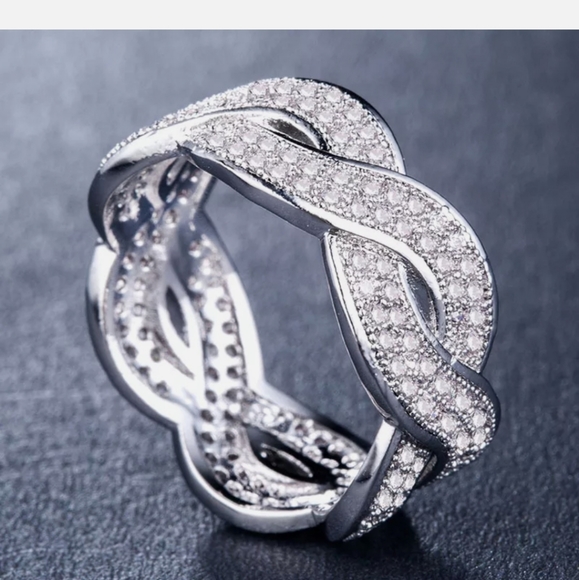 18k white gold Simulated pave diamond ring - Picture 4 of 4